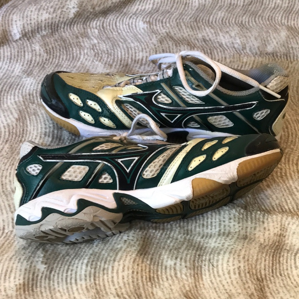 Mizuno Wave Lightning Volleyball Shoe